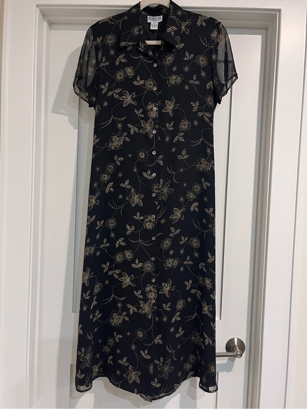 Robbie Bee Black Floral Button-Front Maxi Dress with Beige Print